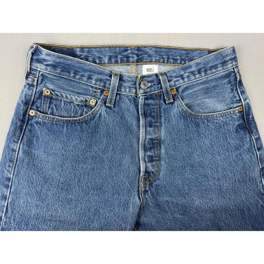Levis 501 Original Fit Jeans Mens 32x32 Medium Wash Blue Straight Leg Denim